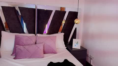 Snapshot of abril_lee__ chatting on March 7, 12:04 am Abril online show from March 7, 12:04 am