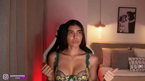 Snapshot of abril_w18 chatting on March 26, 11:32 pm My name is Alexa. Please say hello I like to chat with you. If you have requests please use tip online show from March 26, 11:32 pm