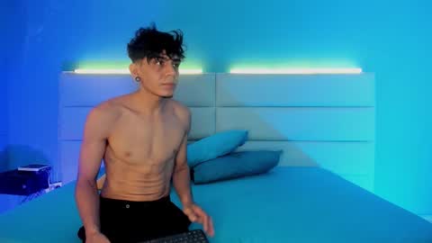 Abril and Julian online show from March 3, 11:38 am