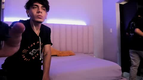 Abril and Julian online show from May 7, 11:59 am