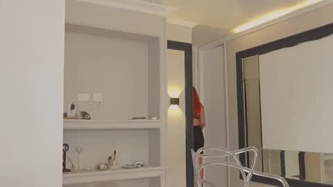 Abril Colls online show from October 30, 1:51 am