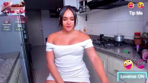 Snapshot of abrilstivenson_ chatting on September 8, 6:51 pm itis S O F I A online show from September 8, 6:51 pm