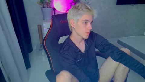 Snapshot of abslut chatting on September 14, 4:39 pm Nick online show from September 14, 4:39 pm