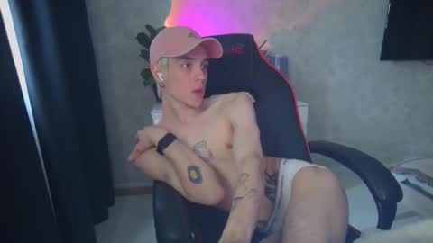 Snapshot of abslut chatting on October 1, 6:41 am Nick online show from October 1, 6:41 am