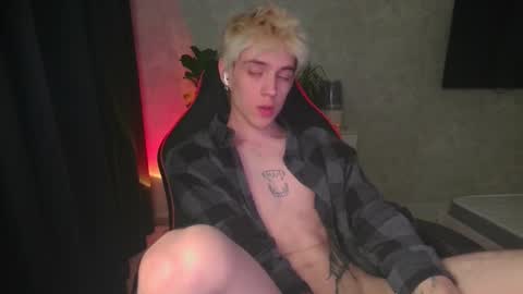 Snapshot of abslut chatting on October 7, 3:53 pm Nick online show from October 7, 3:53 pm