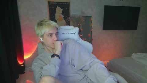 Snapshot of abslut chatting on October 17, 1:46 pm Nick online show from October 17, 1:46 pm