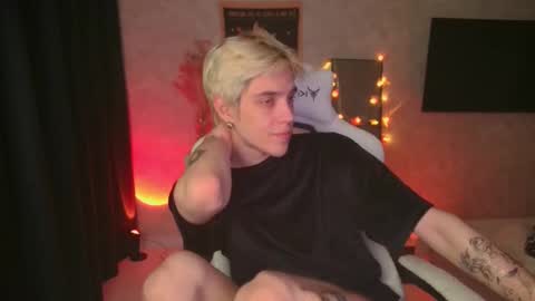 Snapshot of abslut chatting on October 26, 4:02 pm Nick online show from October 26, 4:02 pm