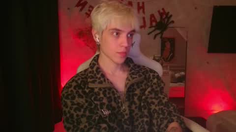 Snapshot of abslut chatting on October 28, 3:47 pm Nick online show from October 28, 3:47 pm