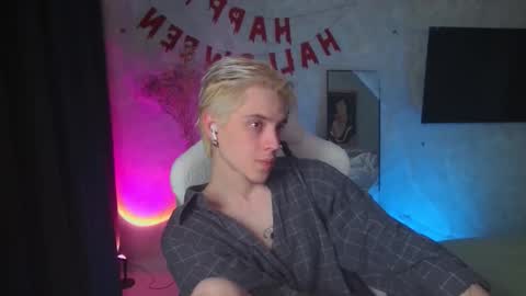 Snapshot of abslut chatting on November 3, 2:29 pm Nick online show from November 3, 2:29 pm