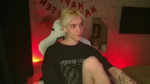 Snapshot of abslut chatting on November 9, 3:43 pm Nick online show from November 9, 3:43 pm