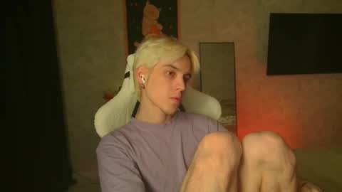 Snapshot of abslut chatting on November 15, 2:57 pm Nick online show from November 15, 2:57 pm