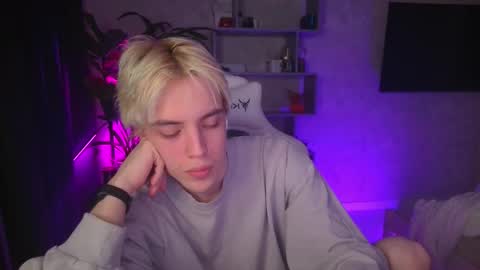 Snapshot of abslut chatting on November 19, 3:12 pm Nick online show from November 19, 3:12 pm