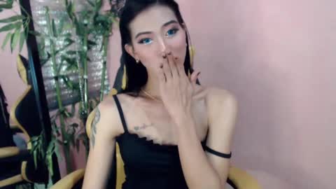 Snapshot of absolutelyselfsucker69 chatting on December 23, 5:43 pm Miss Sophie online show from December 23, 5:43 pm