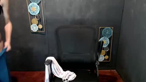 Snapshot of absolutelyselfsucker69 chatting on October 25, 12:23 pm Miss Sophie online show from October 25, 12:23 pm