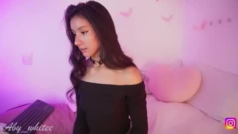 Snapshot of aby_whitee chatting on November 6, 5:19 am Aby online show from November 6, 5:19 am