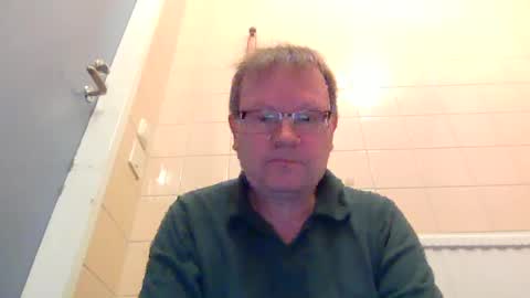 Snapshot of accel4 chatting on January 10, 8:07 am accel4 online show from January 10, 8:07 am