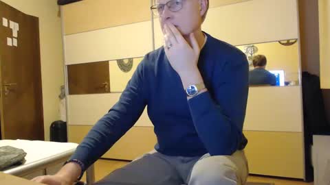 Snapshot of ach471 chatting on December 1, 4:51 pm ach471 online show from December 1, 4:51 pm