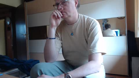 Snapshot of ach471 chatting on December 5, 9:28 am ach471 online show from December 5, 9:28 am