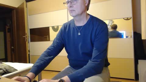 Snapshot of ach471 chatting on December 8, 5:11 pm ach471 online show from December 8, 5:11 pm