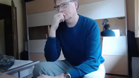 Snapshot of ach471 chatting on December 9, 10:00 am ach471 online show from December 9, 10:00 am