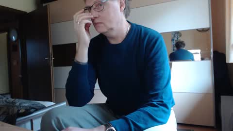 Snapshot of ach471 chatting on December 10, 10:17 am ach471 online show from December 10, 10:17 am