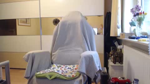 Snapshot of ach471 chatting on October 11, 8:13 am ach471 online show from October 11, 8:13 am