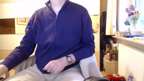 Snapshot of ach471 chatting on October 17, 6:16 am ach471 online show from October 17, 6:16 am