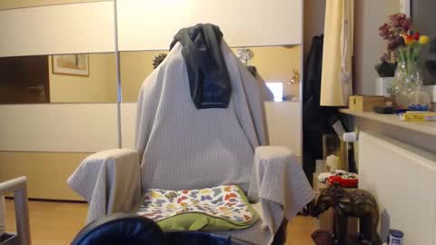 Snapshot of ach471 chatting on October 20, 4:46 am ach471 online show from October 20, 4:46 am