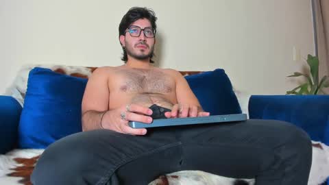 Snapshot of ackerman_eren_ chatting on January 12, 6:27 pm R. online show from January 12, 6:27 pm