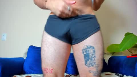 Snapshot of ackerman_eren_ chatting on February 13, 12:00 pm R. online show from February 13, 12:00 pm