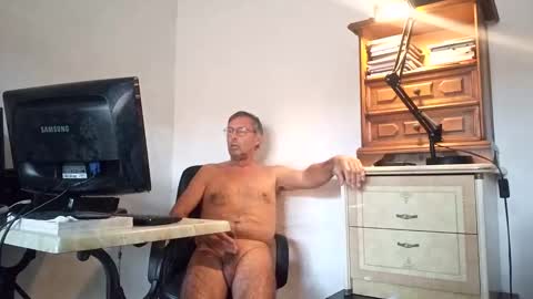 Snapshot of actifboy06 chatting on January 1, 3:14 pm actifboy06 online show from January 1, 3:14 pm