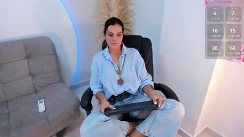 Snapshot of ada_monroe10 chatting on September 24, 1:25 pm online show from September 24, 1:25 pm