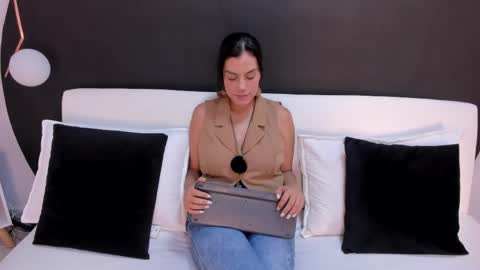 Snapshot of ada_monroe10 chatting on April 27, 2:04 pm online show from April 27, 2:04 pm