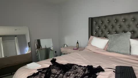 Snapshot of adalinestar chatting on February 3, 2:03 am Adaline Star Busty Beauty online show from February 3, 2:03 am