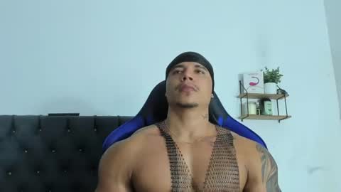 Snapshot of adam_boss chatting on July 28, 8:32 am adam boss online show from July 28, 8:32 am