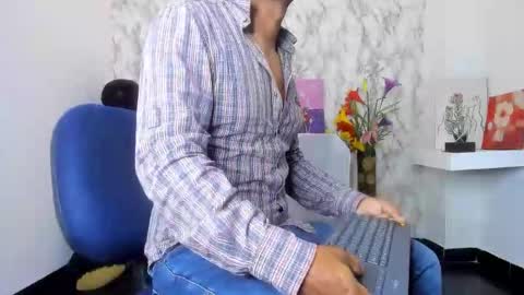 adam_morgan2 online show from March 7, 4:59 pm