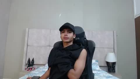Snapshot of adam_piarse chatting on July 31, 2:00 am adam_piarse online show from July 31, 2:00 am