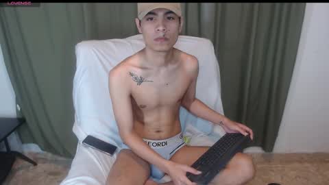 adam_sinclair online show from November 16, 9:42 pm