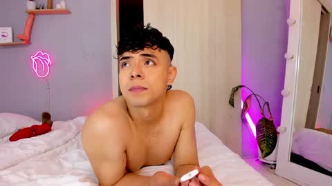 Snapshot of adam_sword4 chatting on January 3, 6:44 am Alan and Jordan online show from January 3, 6:44 am