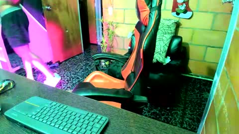 Adam Valencia online show from December 22, 3:11 am