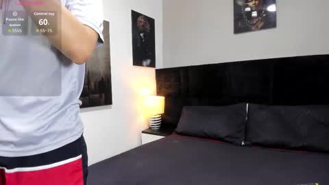 adam_walker_1 online show from March 21, 1:37 pm