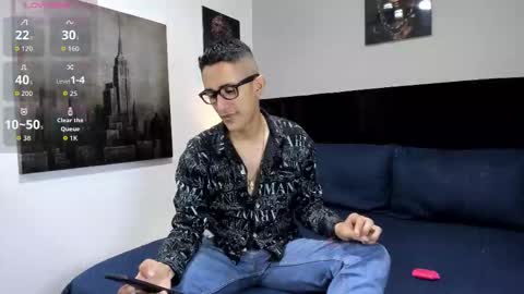 adam_walker_1 online show from March 22, 4:21 pm