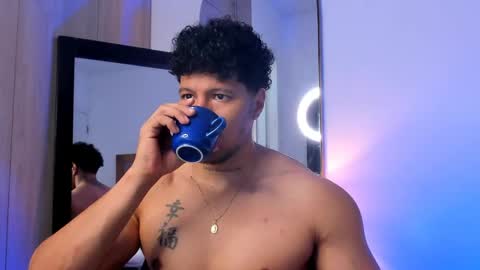 adambrocs1 online show from April 12, 3:28 pm