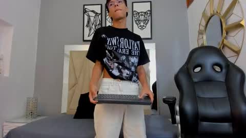 Adams Bobby online show from November 18, 11:47 am