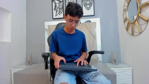 Adams Bobby online show from January 8, 11:12 am