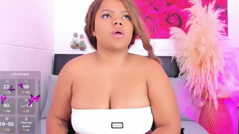 Snapshot of adams_cloe chatting on November 25, 11:10 am Cloe Adams online show from November 25, 11:10 am