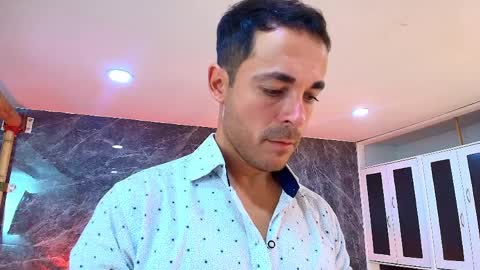 Im Adams Sanz online show from March 28, 7:02 pm