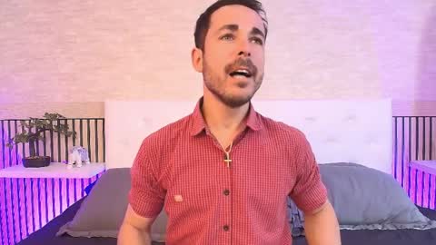 Im Adams Sanz online show from April 7, 7:14 pm