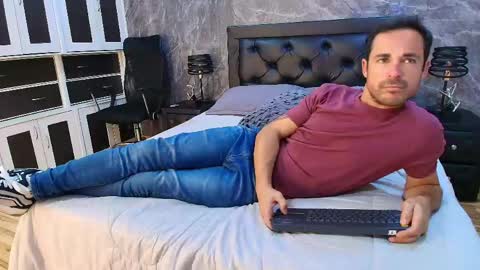 Im Adams Sanz online show from April 23, 5:37 pm