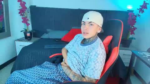 AdamsWalkerr  online show from February 19, 12:01 pm